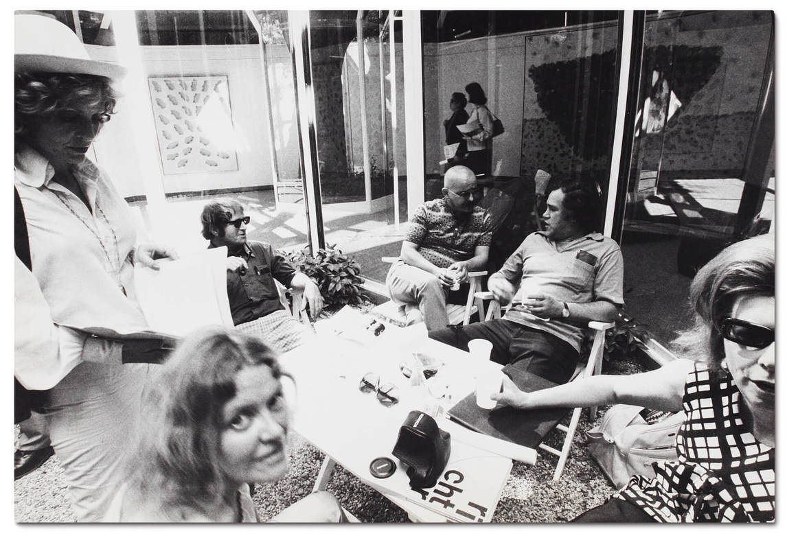 Art Canada Institute, photograph of guests at the Venice Biennale, 1972