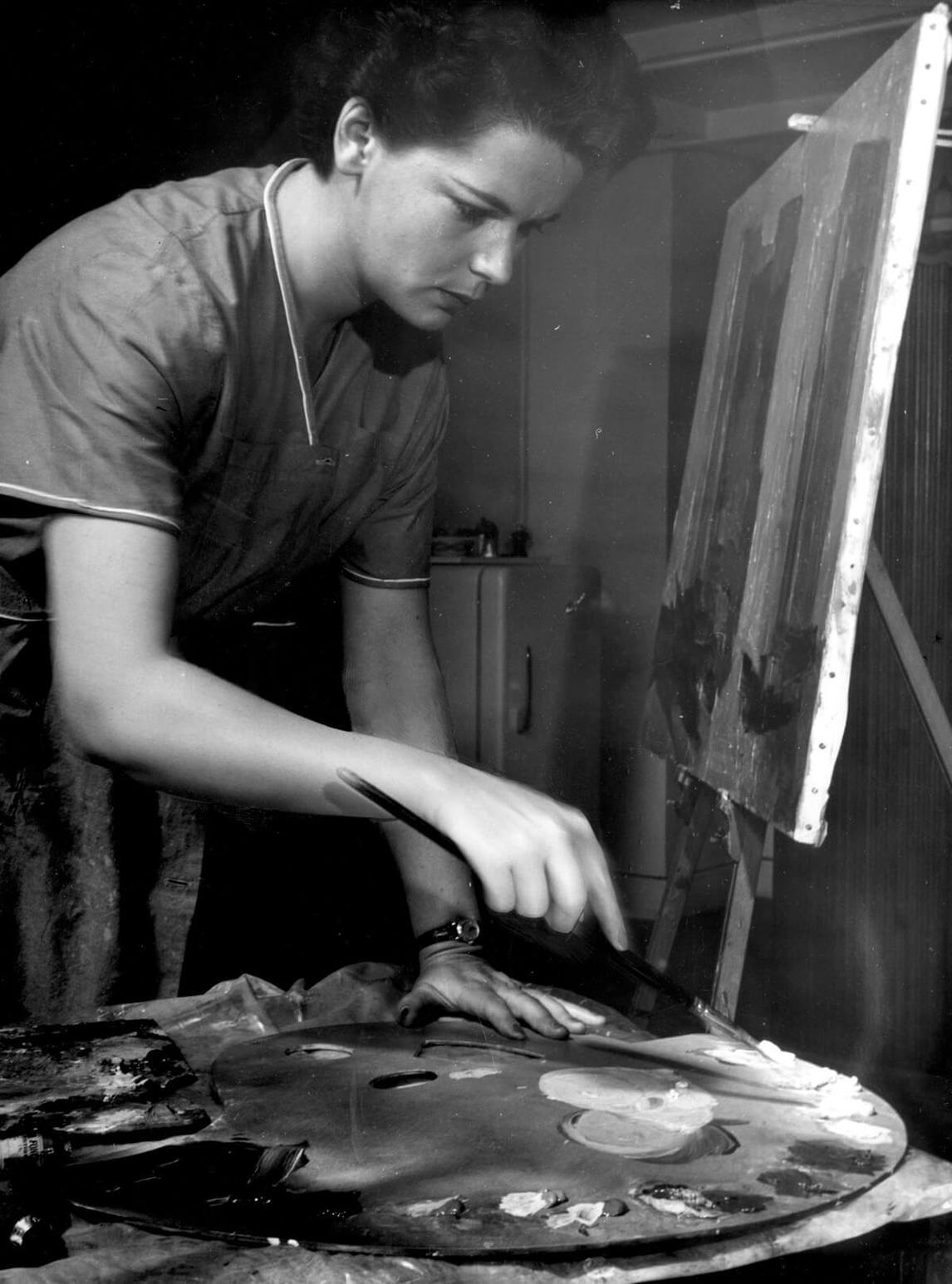 Art Canada Institute, Suzanne Rivard Le Moyne painting in Paris, 1959