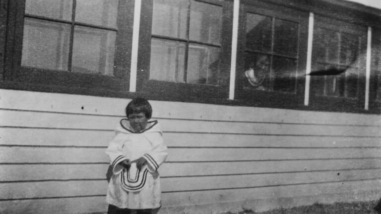 White, Judith Pauline (née Hunter) (1905, Hebron, Terre-Neuve-et-Labrador - date et lieu de décès inconnus)