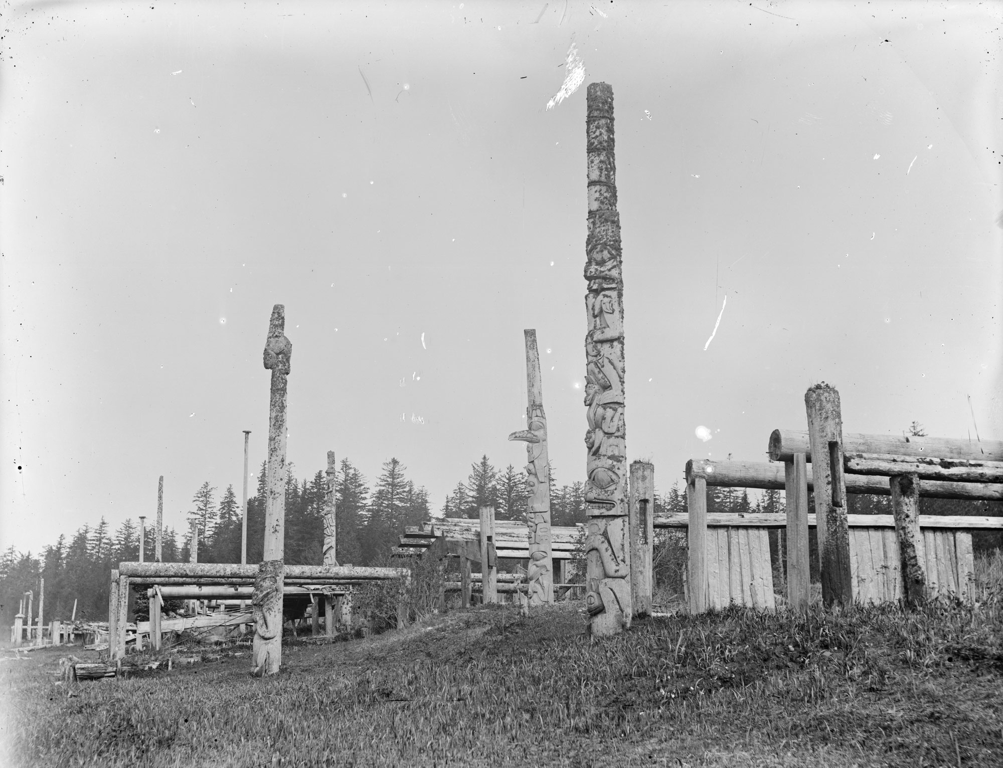 A photograph of the village of Kayang.