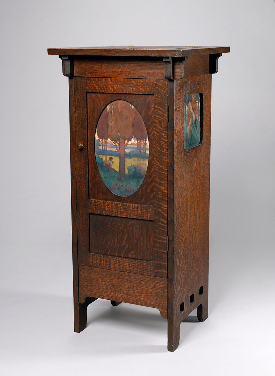 Piano et banc de piano et Cabinet de musique