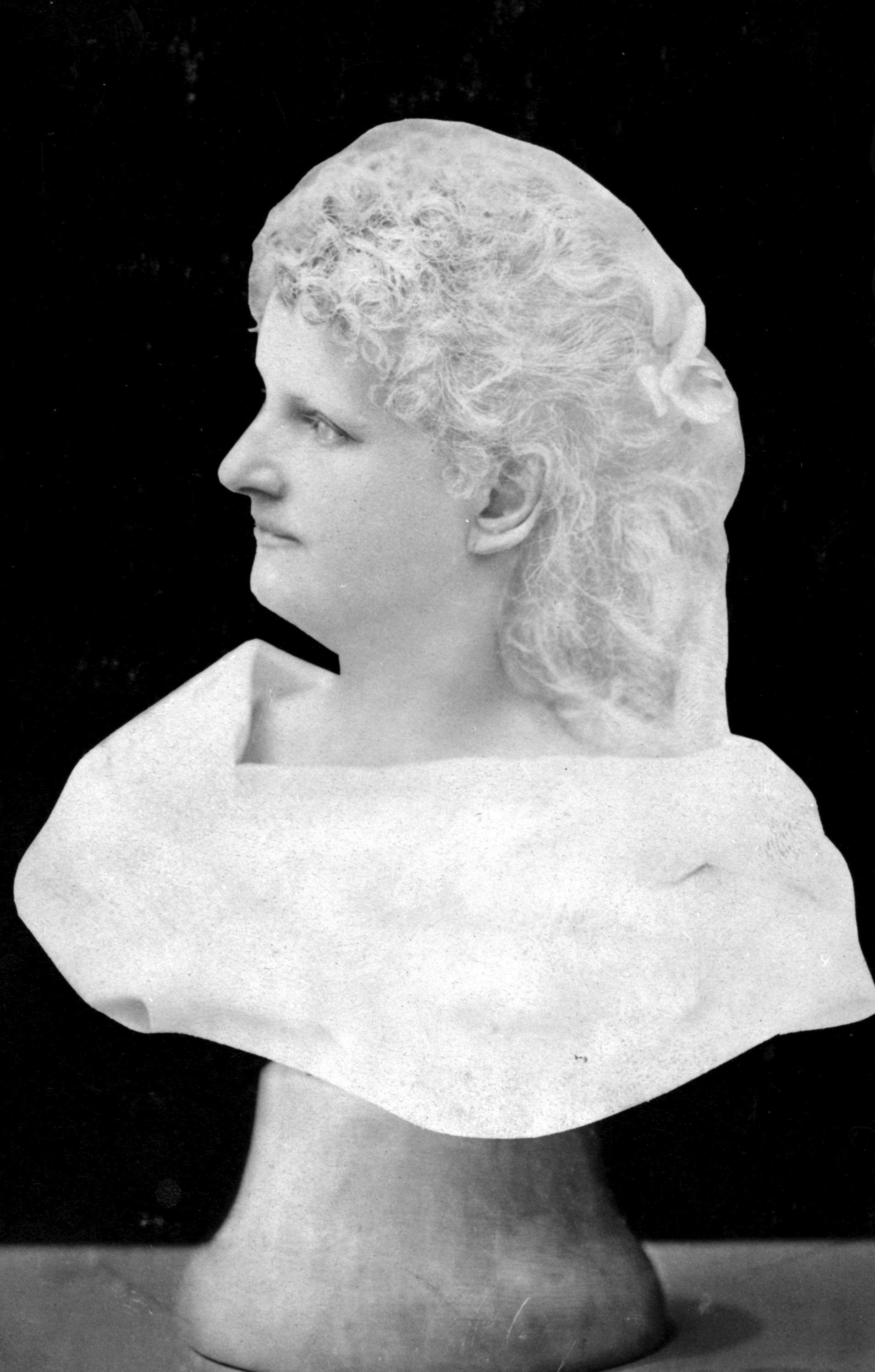 Hannah Maynard as statuary